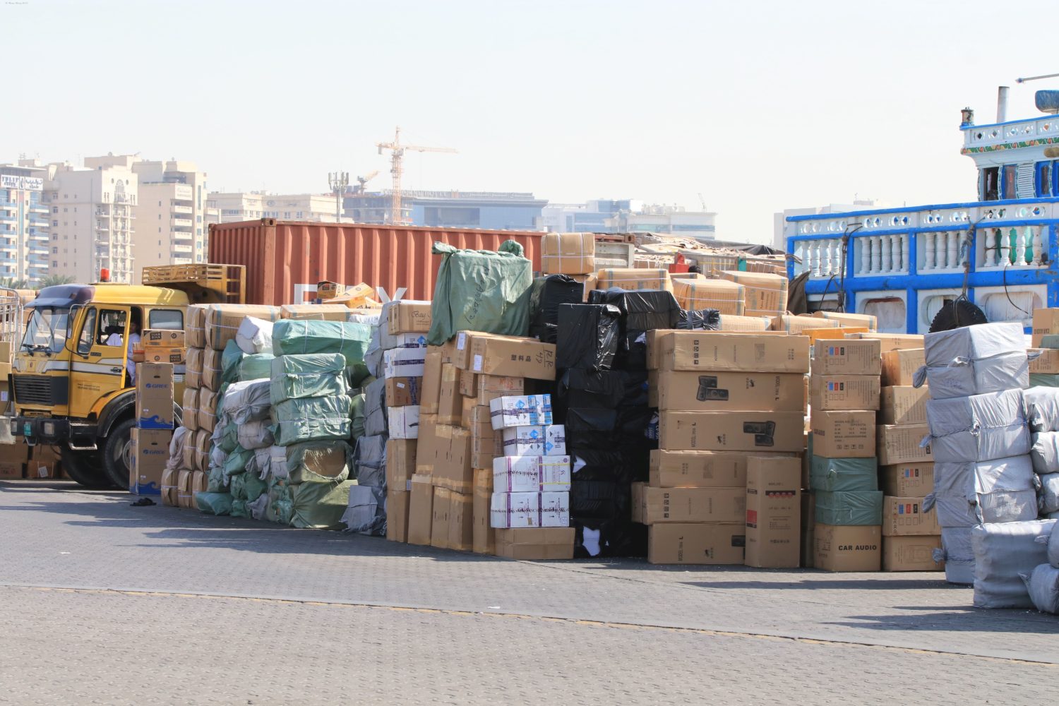 Dubai Hafen Waren bereit zum verladen VAE ©HorstReitz2016