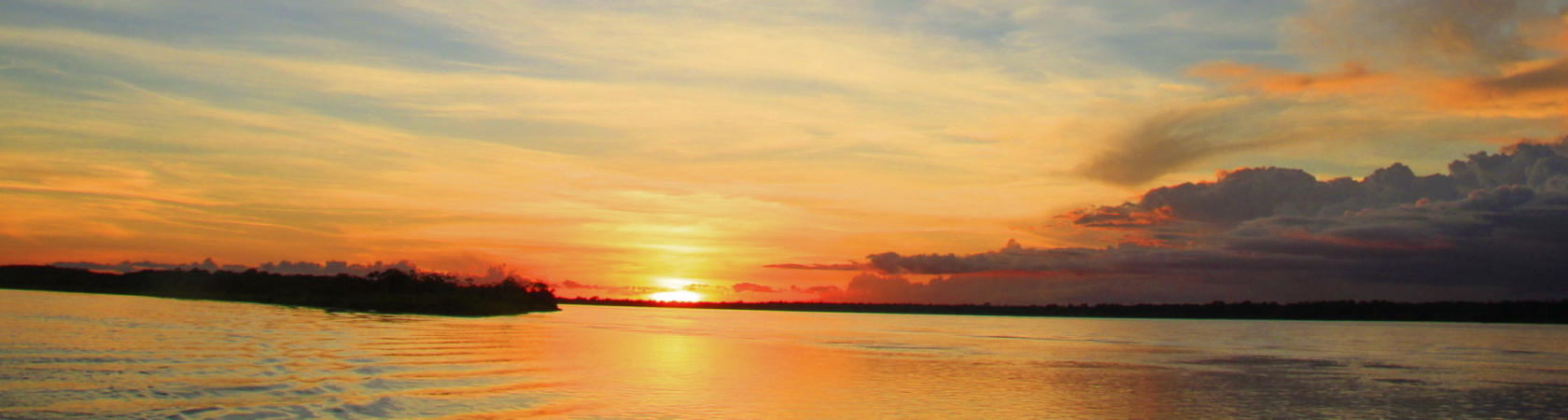 Amazonas Brasilien Sonnenuntergang auf dem Amazonas