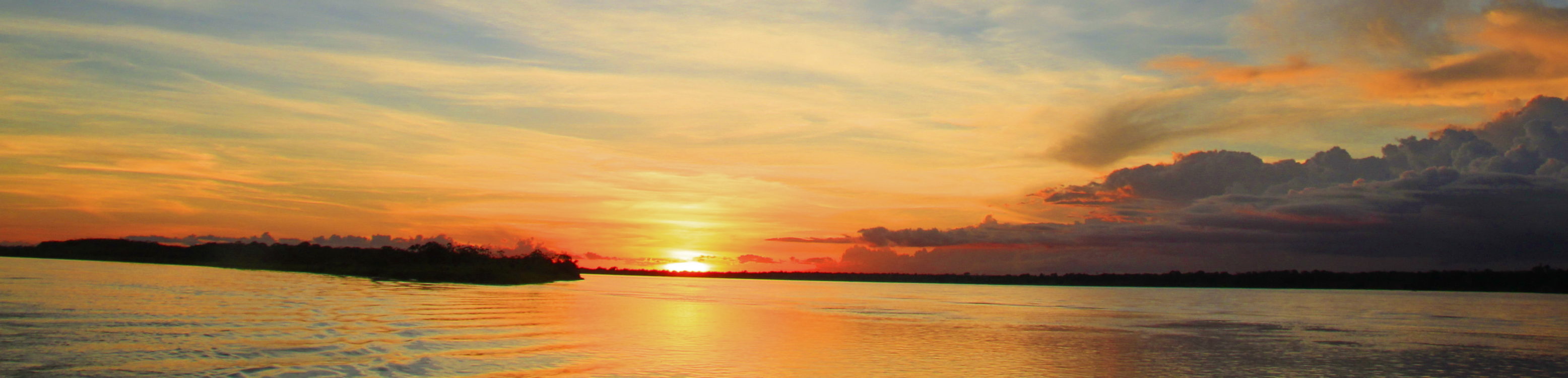 Amazonas Brasilien Sonnenuntergang auf dem Amazonas