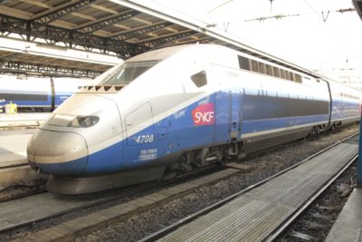 mit dem TGV mit über 300km/h nach Paris