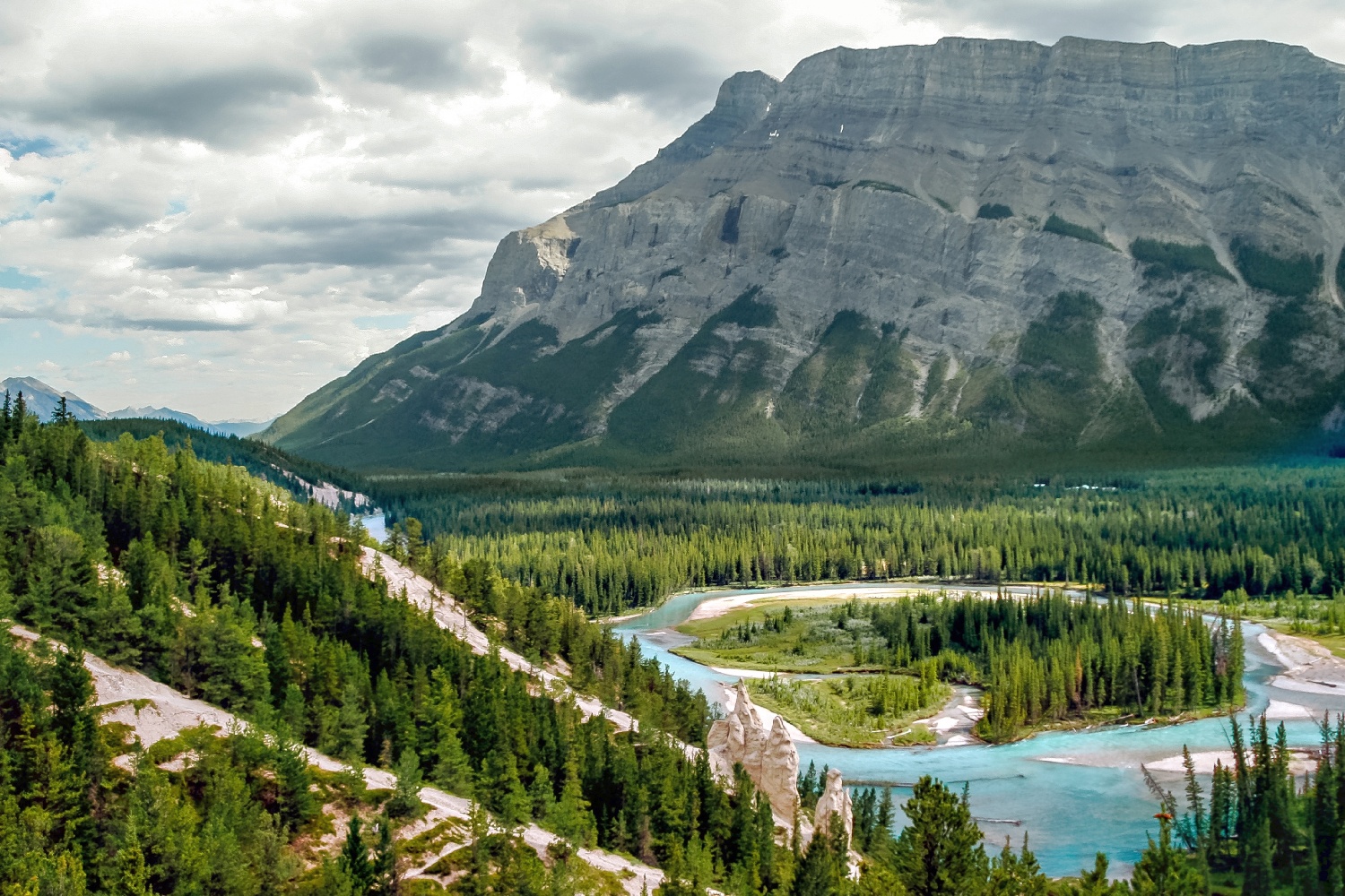 Kanada Alberta Banff Bow River und die Hoodoos Canadian Rockies ©123RF