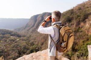 Aktiver Senior beim Wandern ©123RF