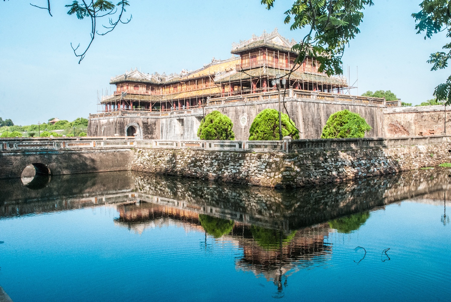 16907198 – gateway to purple forbbiden city in hue, vietnam