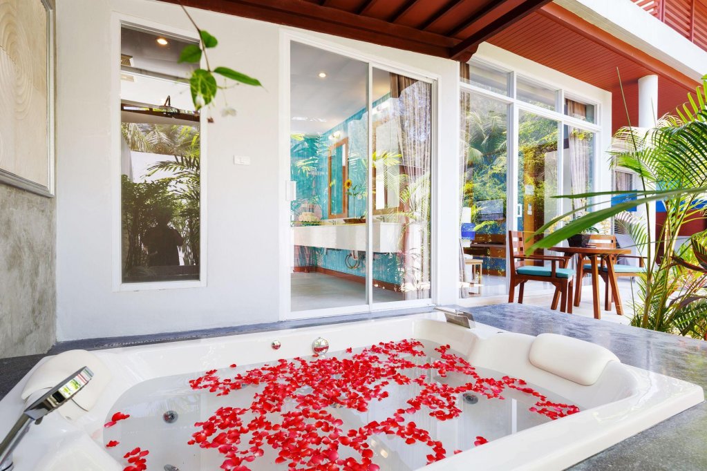 Apsara Beachfront Resort, Jacuzzi Villa